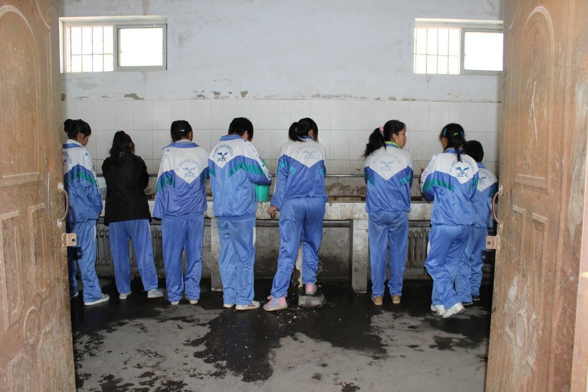 ׃�l�㉺��ˮ�O���Q�WУ������ˮ